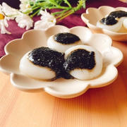 【ヘルシースイーツ】小麦粉不使用！自家製ごまだれあんのもちもち米粉団子