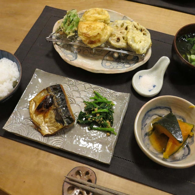 タケノコと蓮根の天ぷら＆塩鯖の晩ご飯　と　真っ赤なツツジの花♪