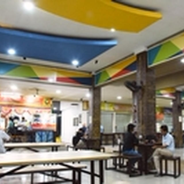 ジャカルタ空港のカーゴターミナル食堂