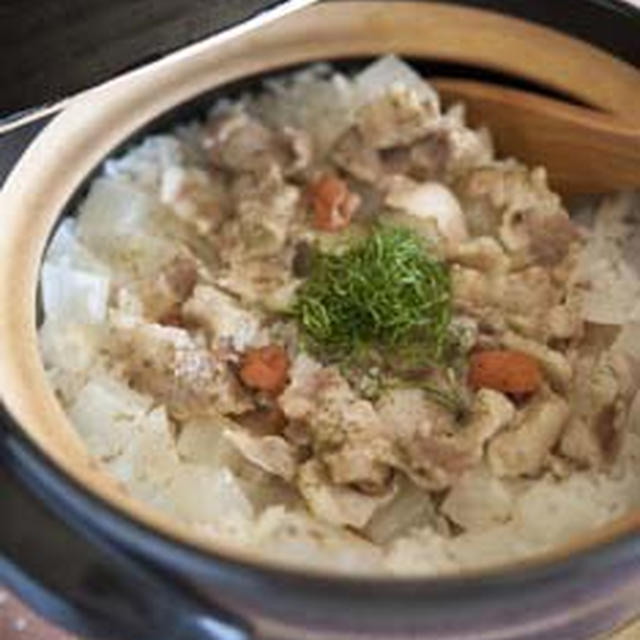 うめと昆布茶で豚バラ土鍋ご飯