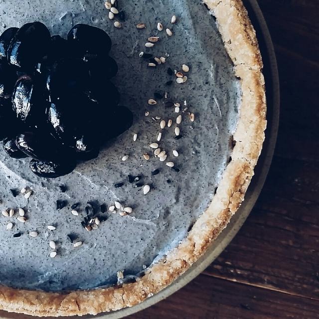 黒ごまときなこ黒豆の和チーズケーキ。