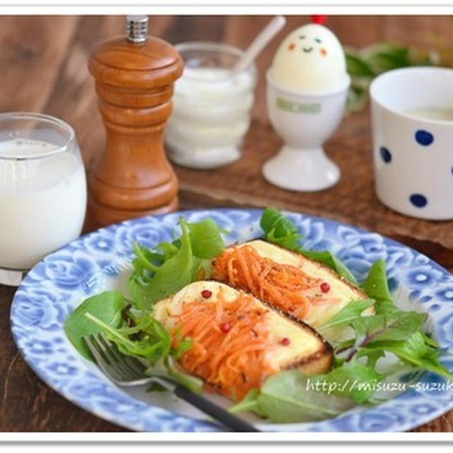 おすましたまごちゃんとチーズトーストの朝ごはん