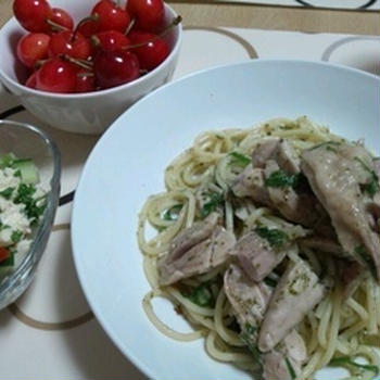 蒸し鶏と大葉のジェノベーゼ＆ごろごろ野菜のパセリサラダ