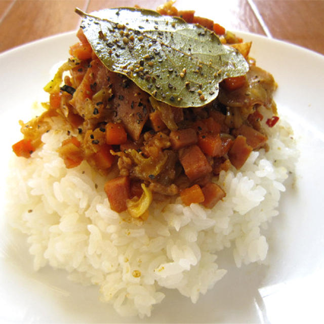 ４６皿目　キャベツと余り物の肉で作るドライカレー