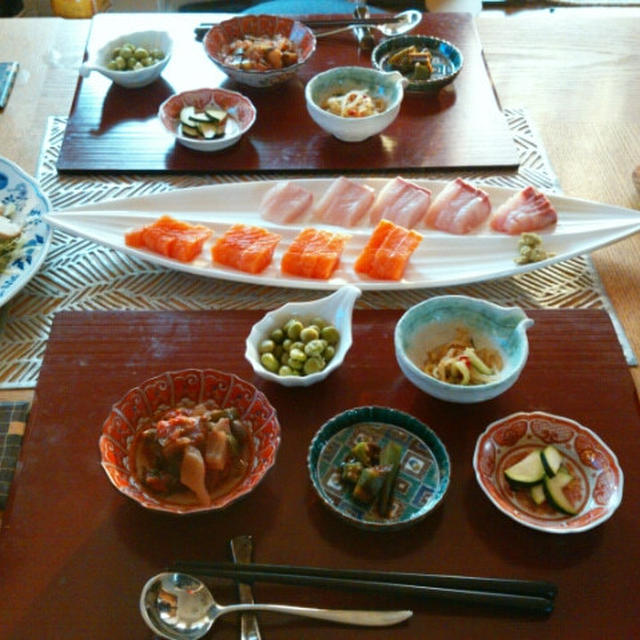 ダンナごはん！お刺身とキムチ鍋と鶏肉のめんつゆ煮。小鉢5品で晩酌。