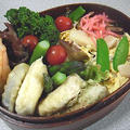 天ぷらとちらし寿司弁当。エビチリ