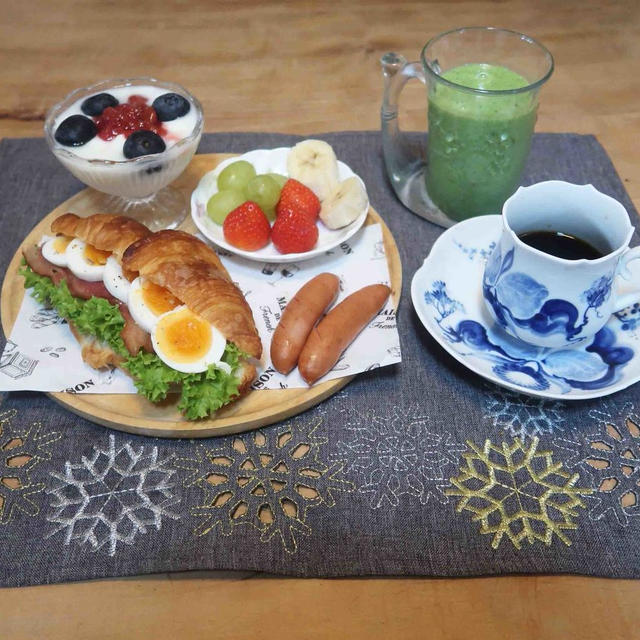 BLTクロワッサンサンド・チャーシュー麺♪