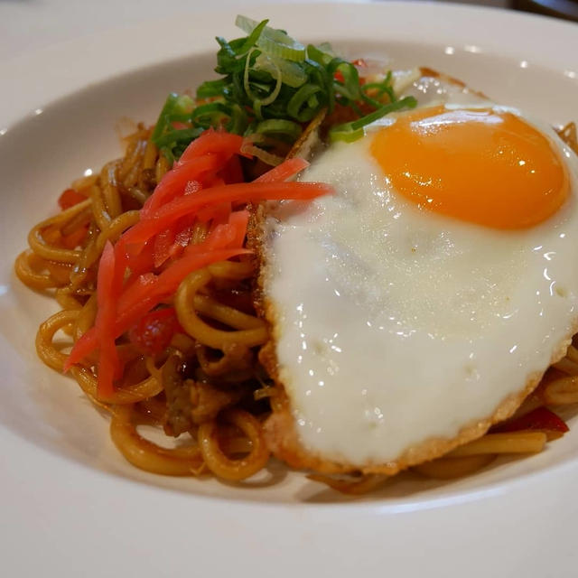 いの一番で簡単味付け、焼きそばのお昼ごはん