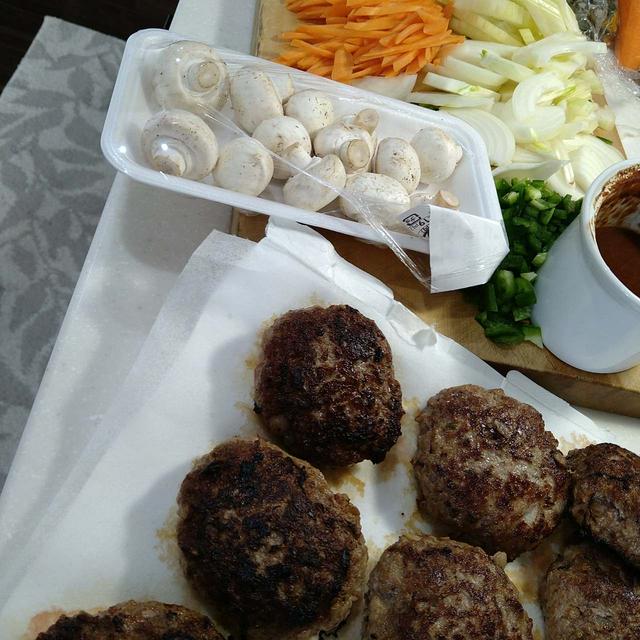 煮込みハンバーグ