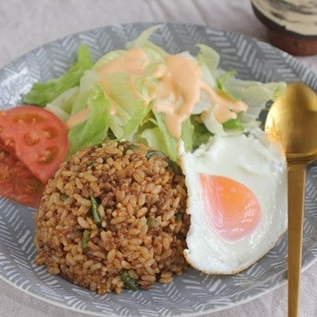 ナシゴレンでおひるごはん