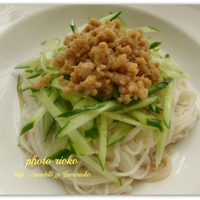 ●鶏ひき肉のそぼろのっけ素麺●