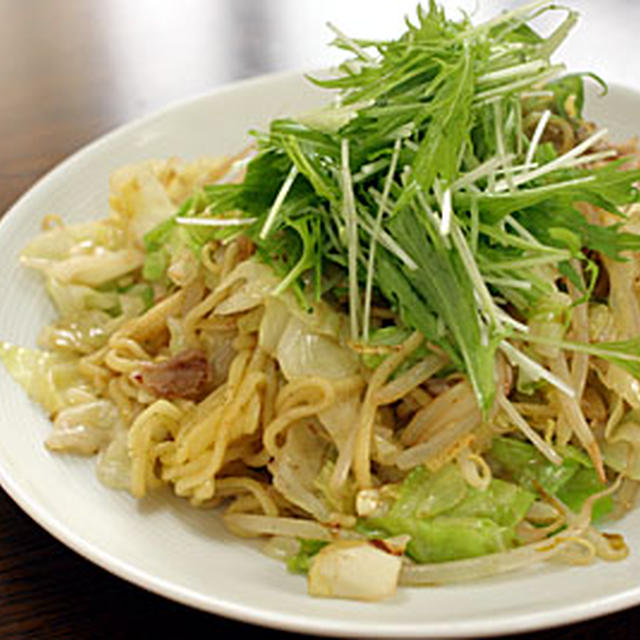 セロリが隠し味？「和風塩焼きそば」