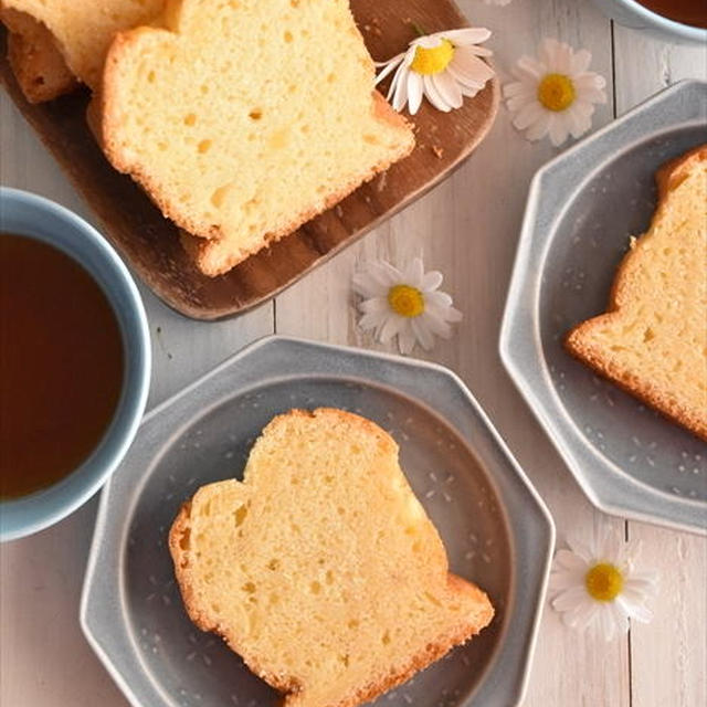 バター不要！混ぜて焼くだけ！ホットケーキミックスで簡単♪ふわふわレモンパウンドケーキ