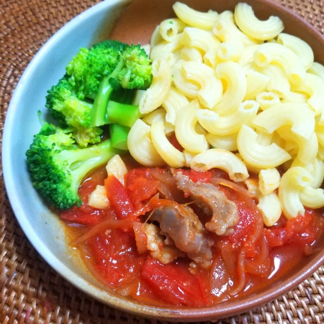 牛スジのトマト煮込み