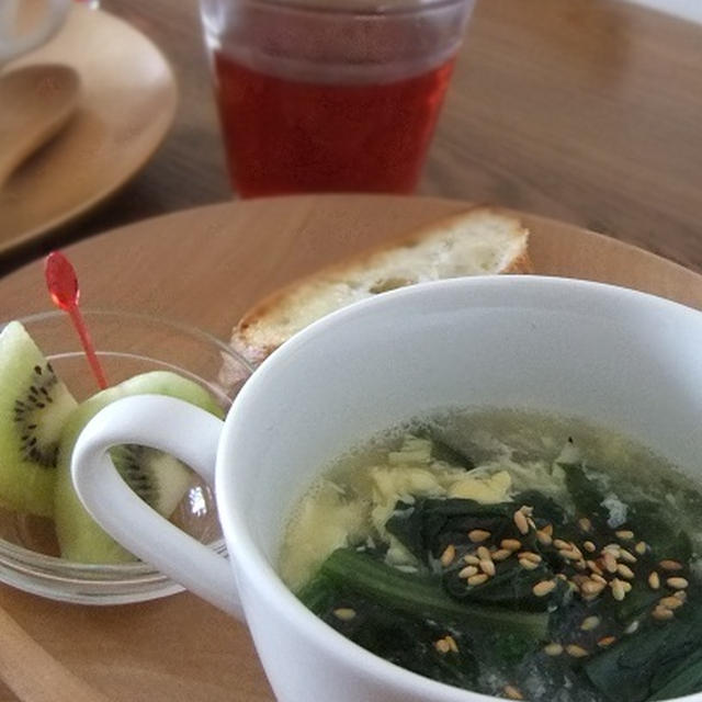 今朝の朝ごはん☆ほうれん草と卵のｽｰﾌﾟとﾊﾞｹｯﾄ