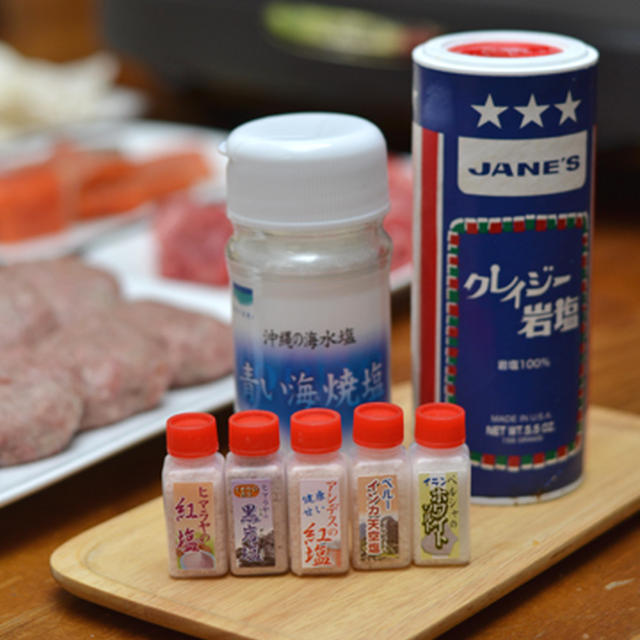 塩のあれこれでいただく焼肉。と、そばサラダ。レモンのはちみつ漬け。