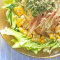 ヘルシー＆ボリューミィ夏ランチは香味野菜で爽やか〜！たっぷり生野菜とコーンのサラダ冷やし中華。