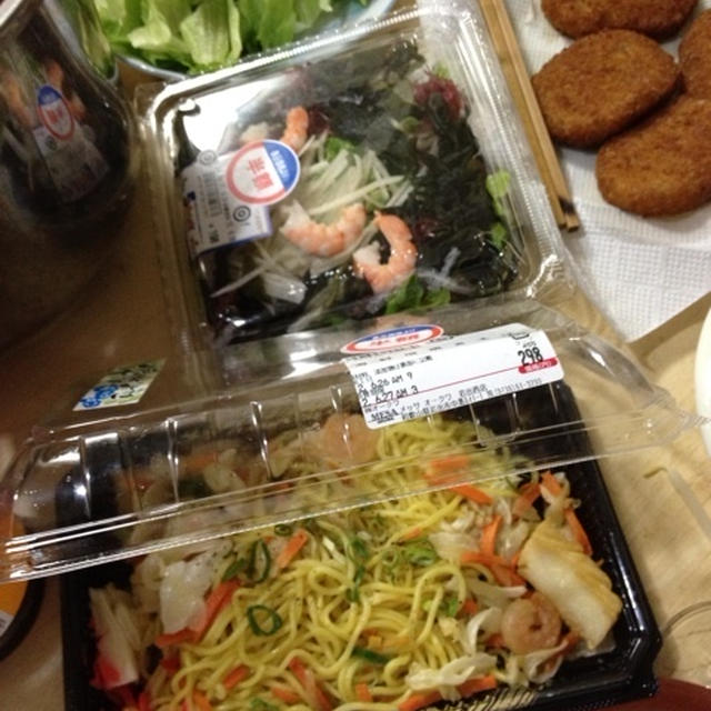 豚軟骨煮やら塩焼きそばやらで晩酌