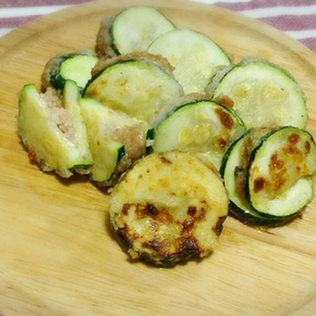 ズッキーニの鶏ミンチ挟み揚げ