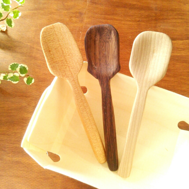木のアイスクリームスプーン作り
