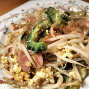 ゴーヤともやし炒め　豆腐入れるの忘れてチャンプルーになれなかった(笑)