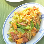 野菜が甘い〜〜！春キャベツとハムの中華風卵炒め。