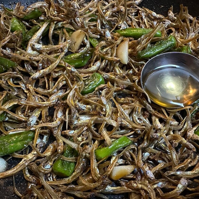 ししとう入りちりめんじゃこ炒め【韓国の人気レシピ】醤油味＋ピリ辛アレンジ