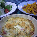 本日の夕食「ハムと卵サラダのグラタン」「豚肉とパプリカのマーマレード炒め」 by SUMIKKAさん