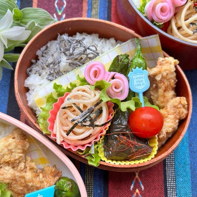 かまぼこで花を咲かせた弁当