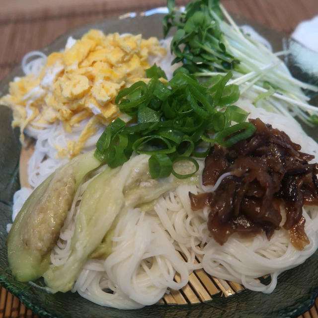 焼き茄子素麺の昼食・フレンチトーストの朝食（大粒ブルーベリー）と　カシワバアジサイの花♪