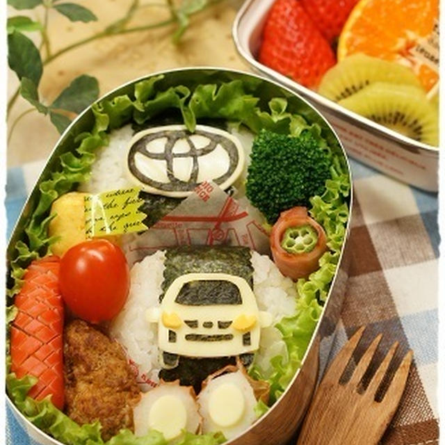 TOYOTA　自動車のお弁当（キャラ弁）