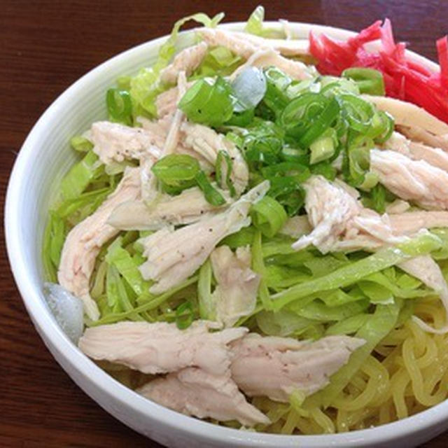 昼は「冷やぶっかけラーメン」
