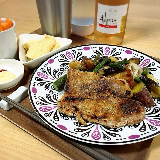 豚味噌漬けソテー　油揚げ煮　の献立。
