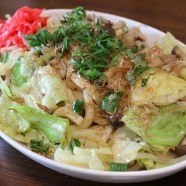 昼ごはんは久しぶりの「醬油味のやきうどん」