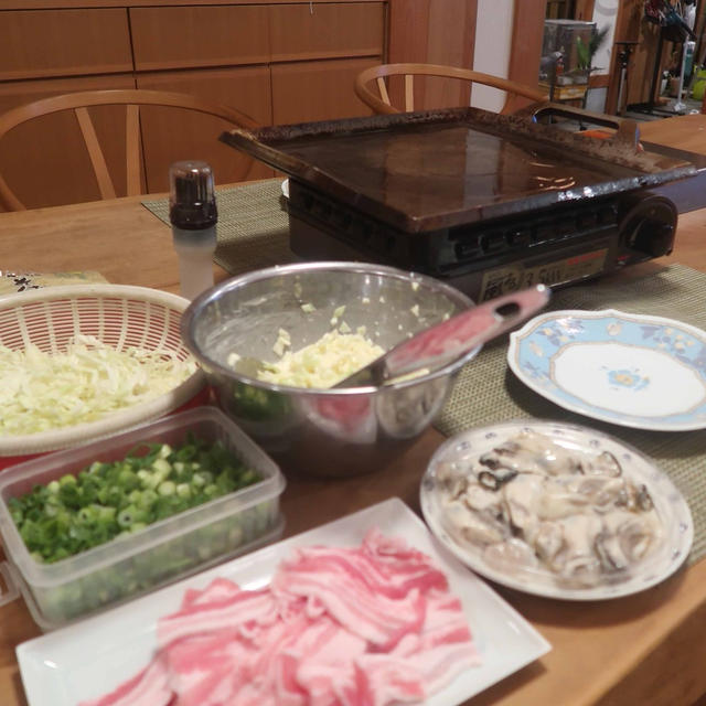 ”幻のソース”でカキオコ＆焼きそばの晩ご飯　と　梅の花♪