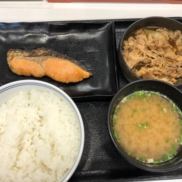 親父の運転手の帰りに吉野家で「牛鮭定食」
