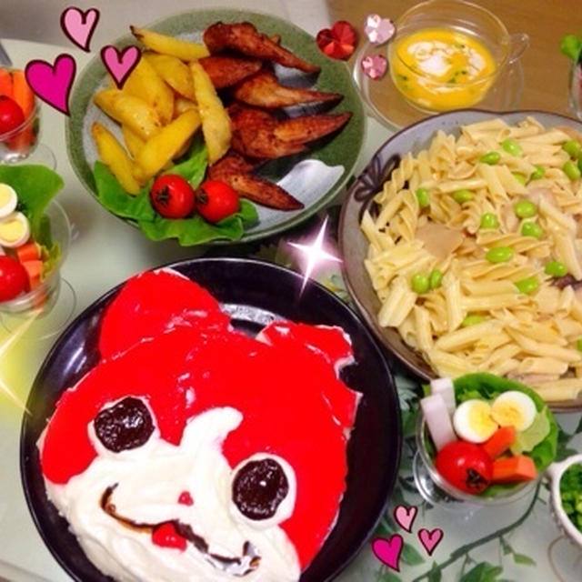 愛息子ひぃのお誕生日♡ジバニャンケーキと手羽先唐揚げ フライドポテト サラダ ペンネ スープ