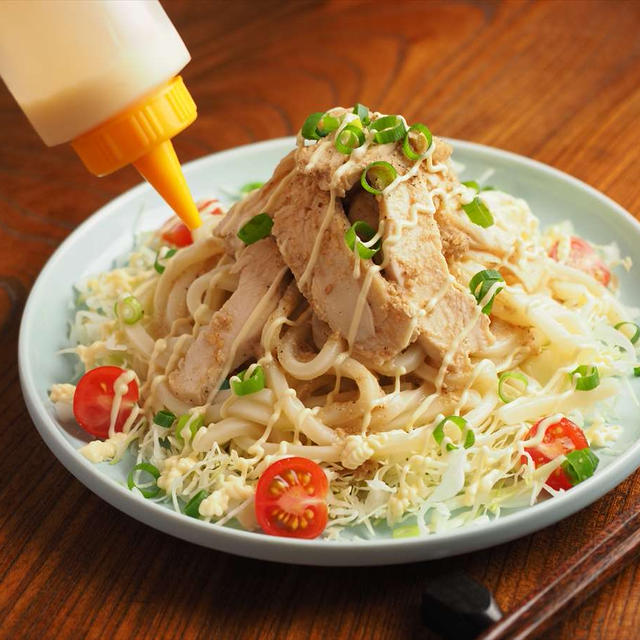 フーディストノート連載、鶏むね肉のレンジ蒸しで簡単！「冷やしごまだれうどん」