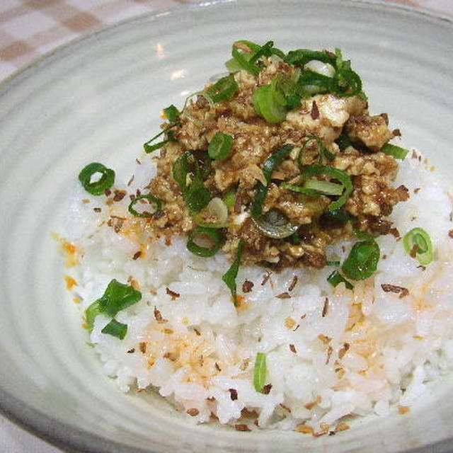 作り置きそぼろ味噌で『ピリ辛そぼろ味噌豆腐ごはん』