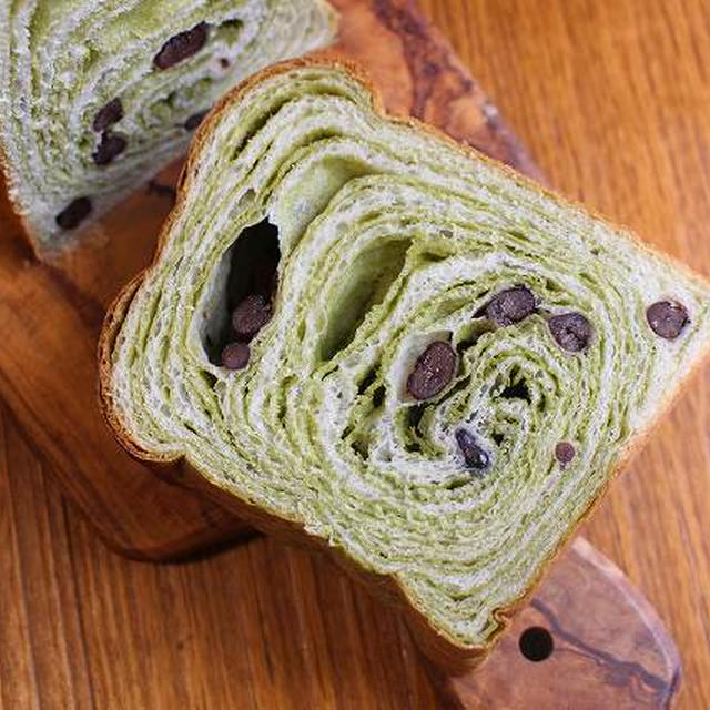 抹茶餡の折り込みパン
