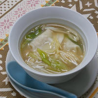 寒い夜は、生姜と炒めネギたっ〜ぷりのスープ餃子でポカポカ。