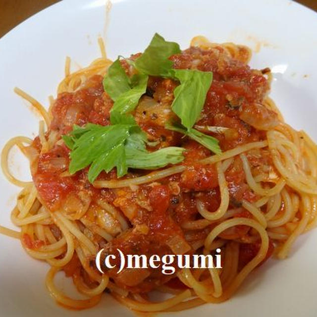 サバ水煮缶とトマト缶でパスタ