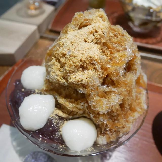 たねやCHAYA、黒糖かき氷とほうじ茶パフェ