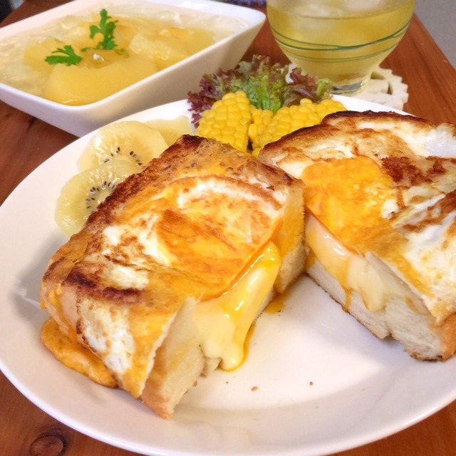 卵とチーズのとろーり朝食♪