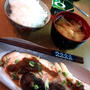 鮭のホイル焼き ～ 柚子こしょう風味のオニオン醤油だれと