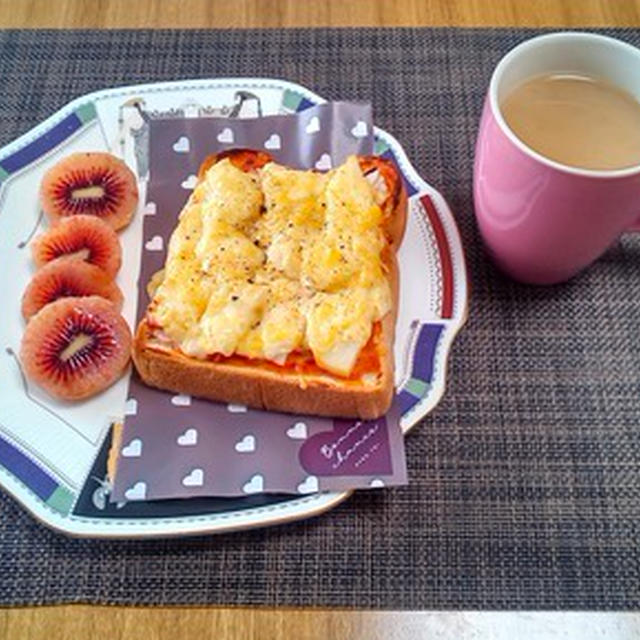 潰してもおいしい☆ベーコンポテトのピザトースト♪☆♪☆♪