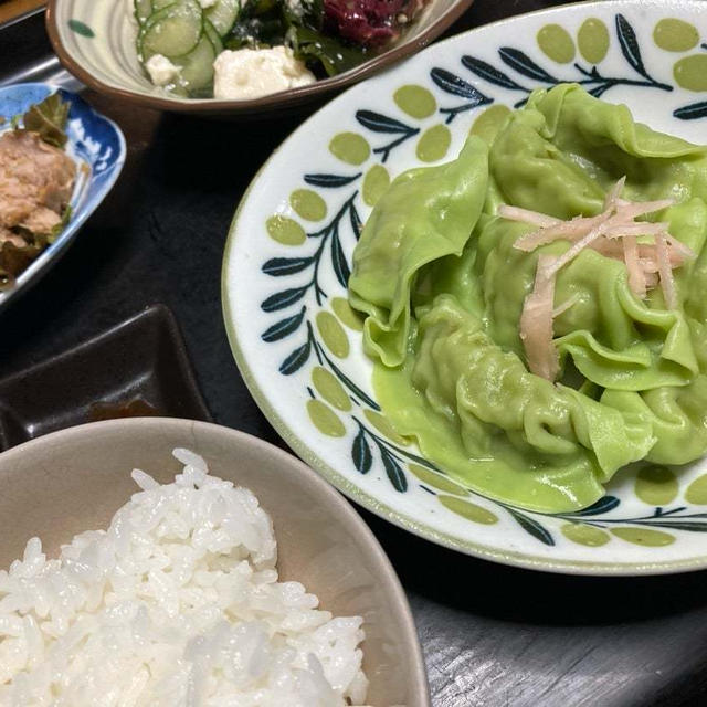翡翠水餃子、煮豚、豆腐と海藻のサラダ