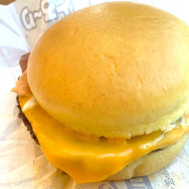 マックの濃厚とろ〜り月見バーガー　月見マックフルーリー