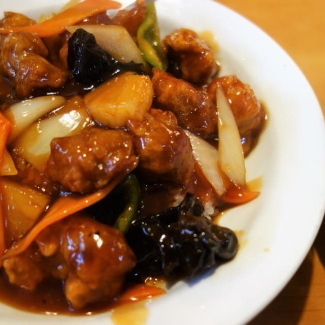 ■グルメ台湾料理【酢豚丼】私の好みでご飯の上に乗っけて貰っています♪