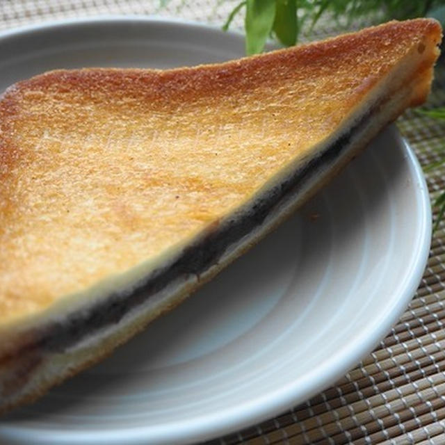 セブン「あんこが入った揚げ食パン」なつかしさとシンプルさにハマる!